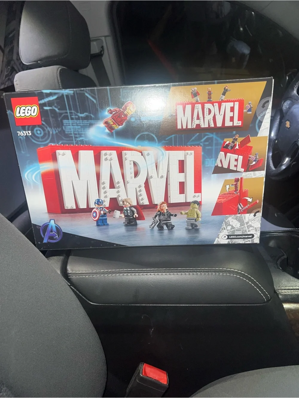 Lego Marvel MARVEL Logo Display Set - White & Red